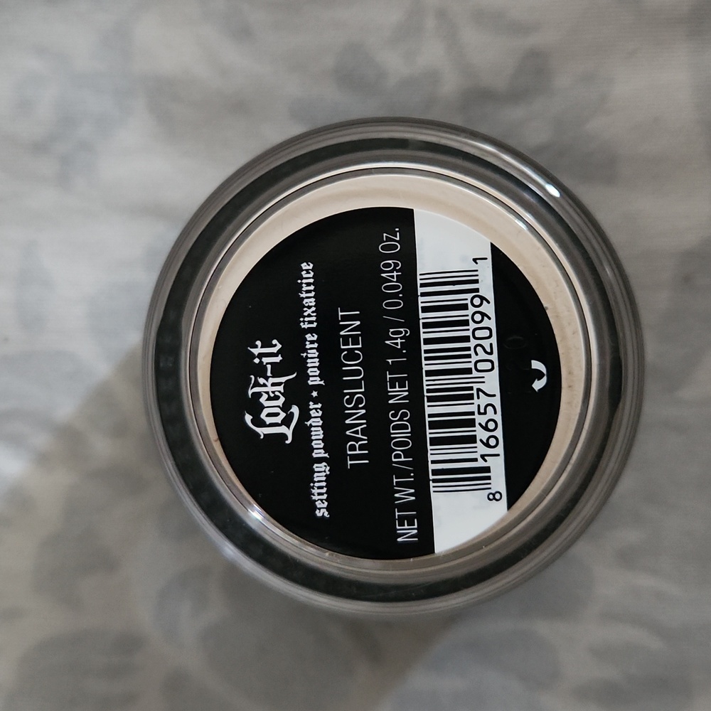 Translucent powder